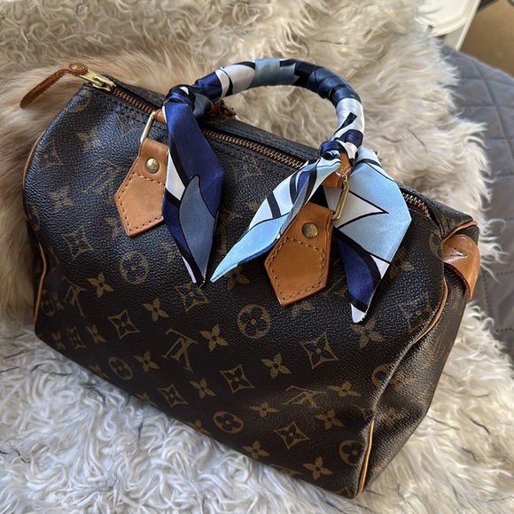 Hí selling my LV  speedy 25 just worn once,It’s cute and timeless bag 💼 - Picture 3 of 9